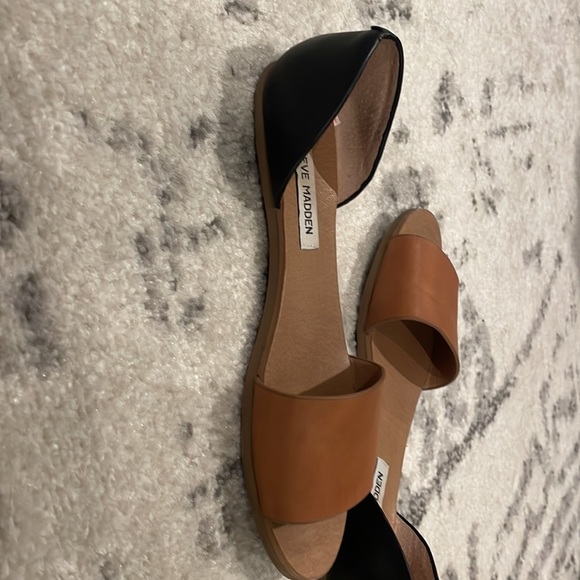 Steve Madden 2 Toned Sandals - Picture 5 of 9